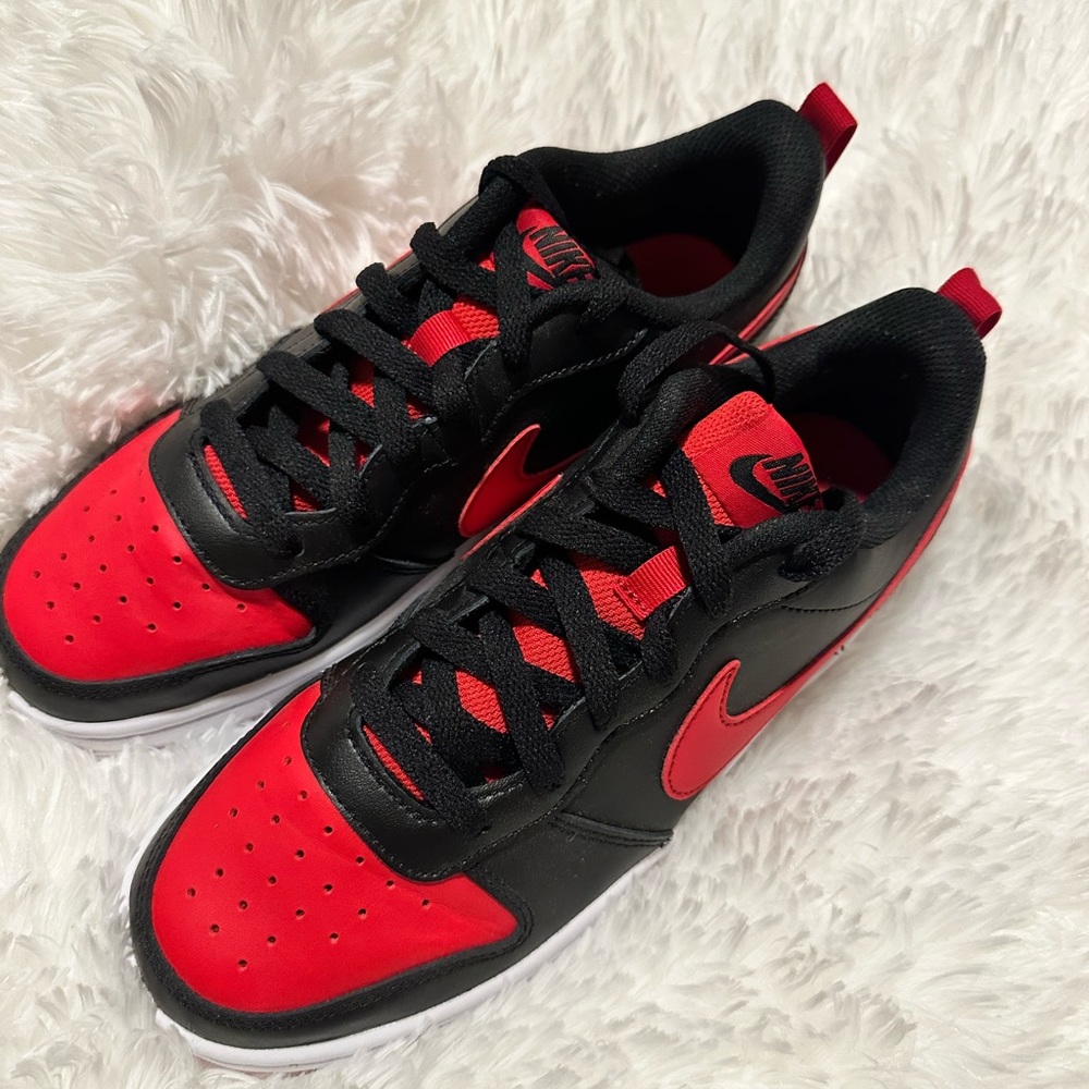 Red/Black/White GS NIKE BOUROUG. Excellent condition worn once. Big Kid 6.5/ 8pm
